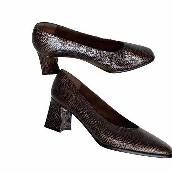 Stuart Weitzman Vintage Python Pumps Womens 6.5 Snakeskin Embossed Pattern - Picture 1 of 11